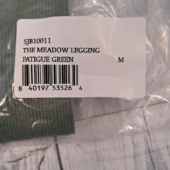 Bandier x Sincerely Jules The Meadow Legging in Fatigue Green - Picture 8 of 12